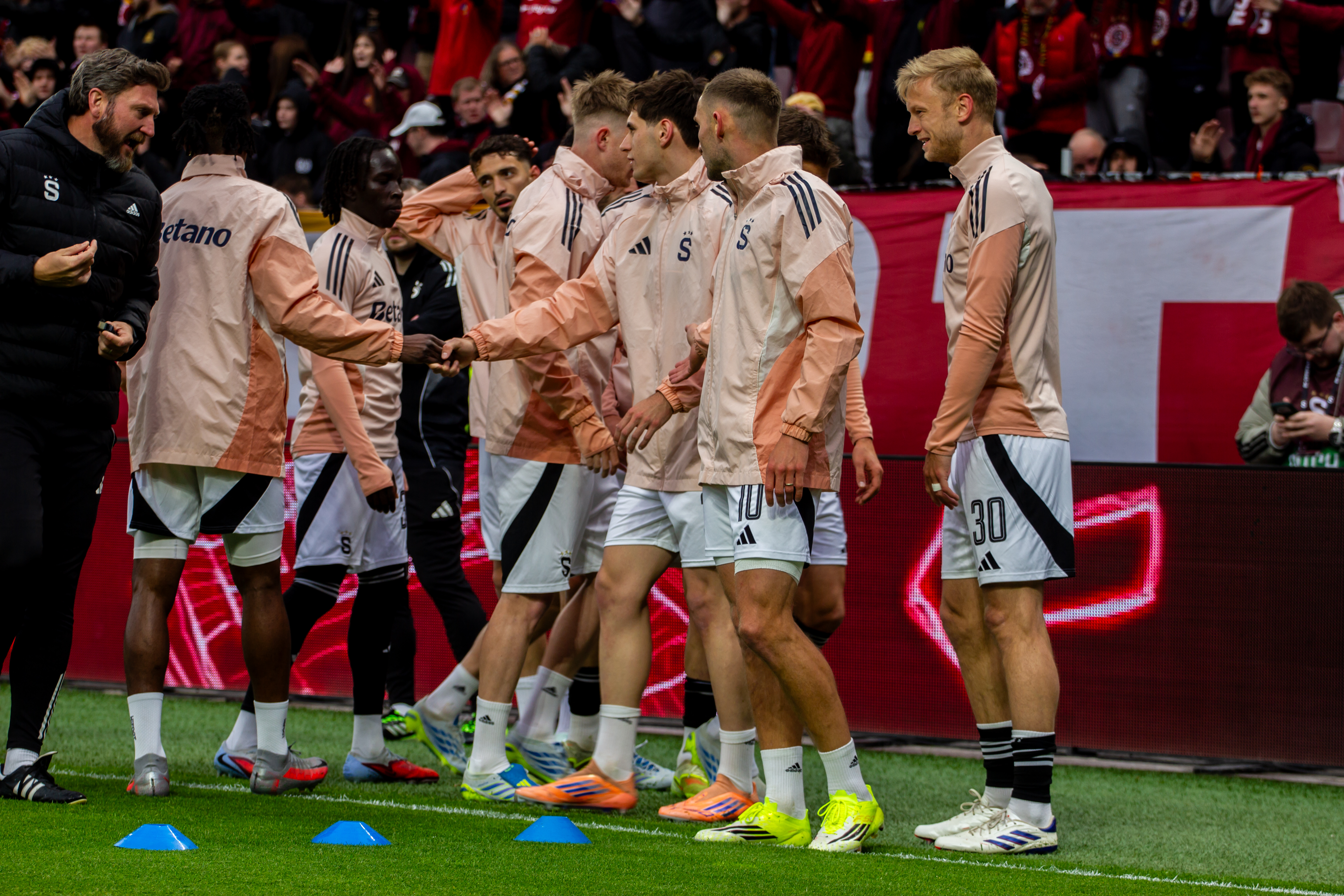 Velká letní přestavba na Letné? Unikl seznam osmi posil, které má Sparta v hledáčku